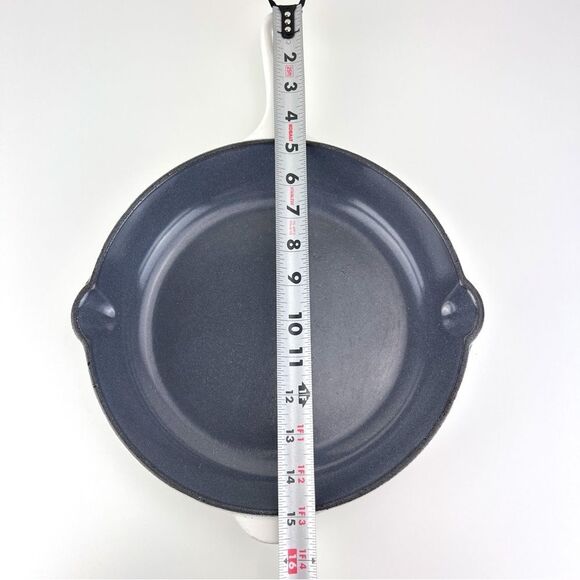 Le Creuset Cast Iron Enamel #26 Double Spout Frying Pan Skillet 10” white - Picture 11 of 13